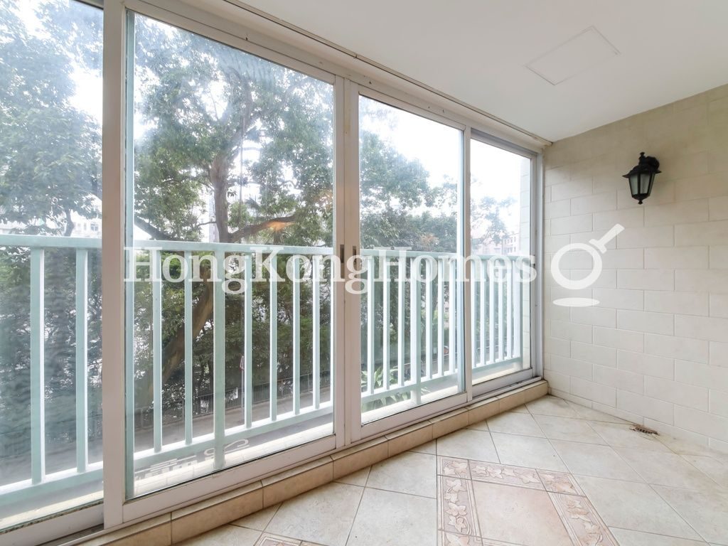 Balcony off Living and Dining Room — 年豐園 - 第02座，西半山