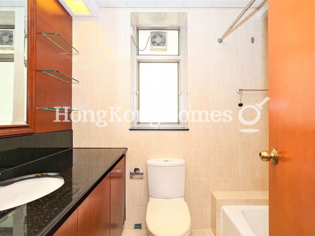 Guest Bathroom — 擎天半島 3座，尖沙咀