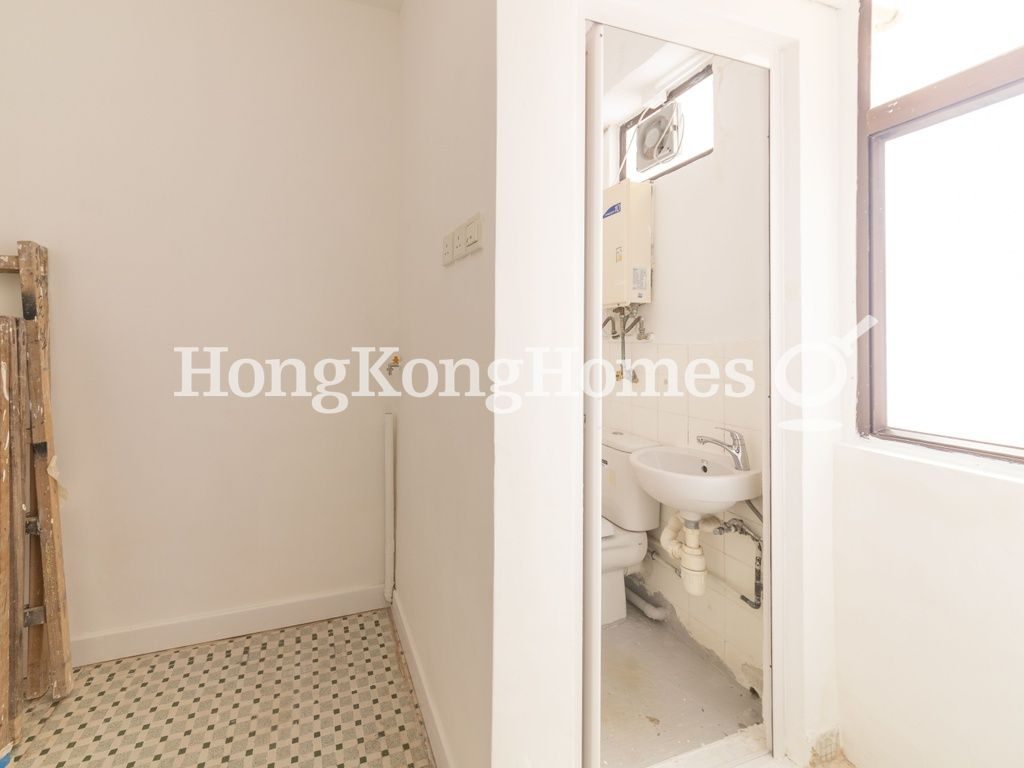 Maid's Room and Washroom — 金輝園，跑馬地