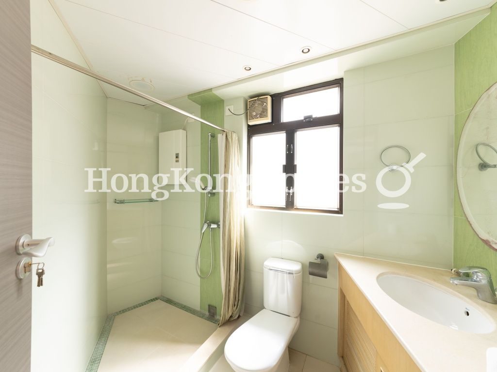 Guest Bathroom — 金輝園，跑馬地