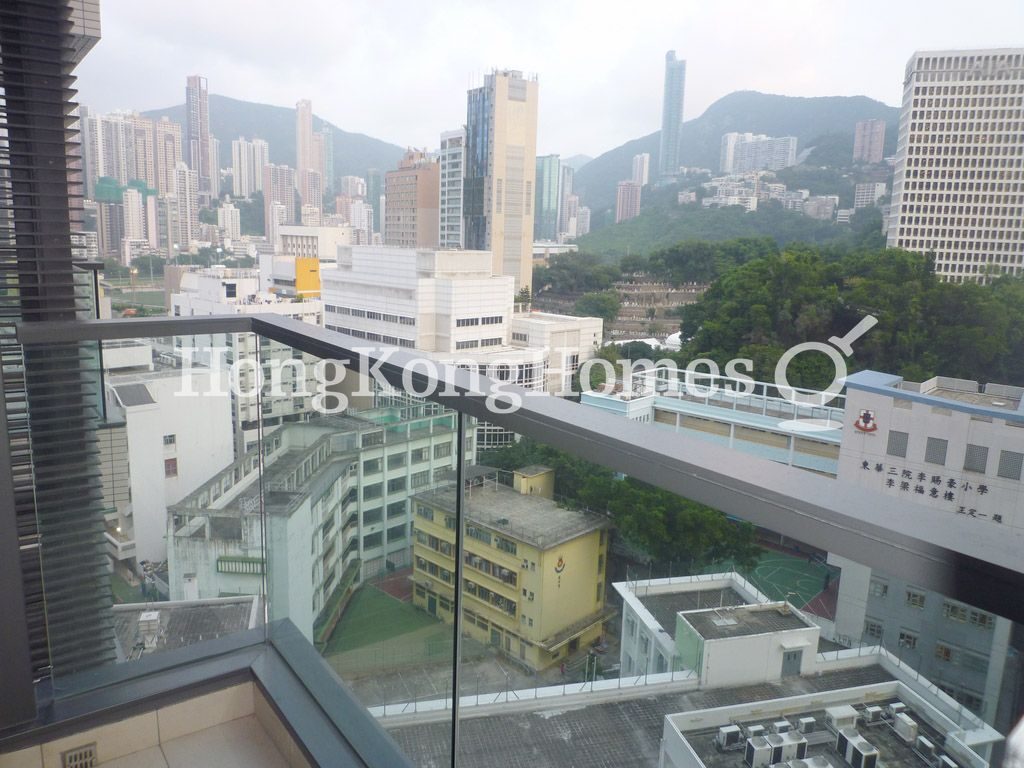 Balcony off Living Room — 萃峯，灣仔