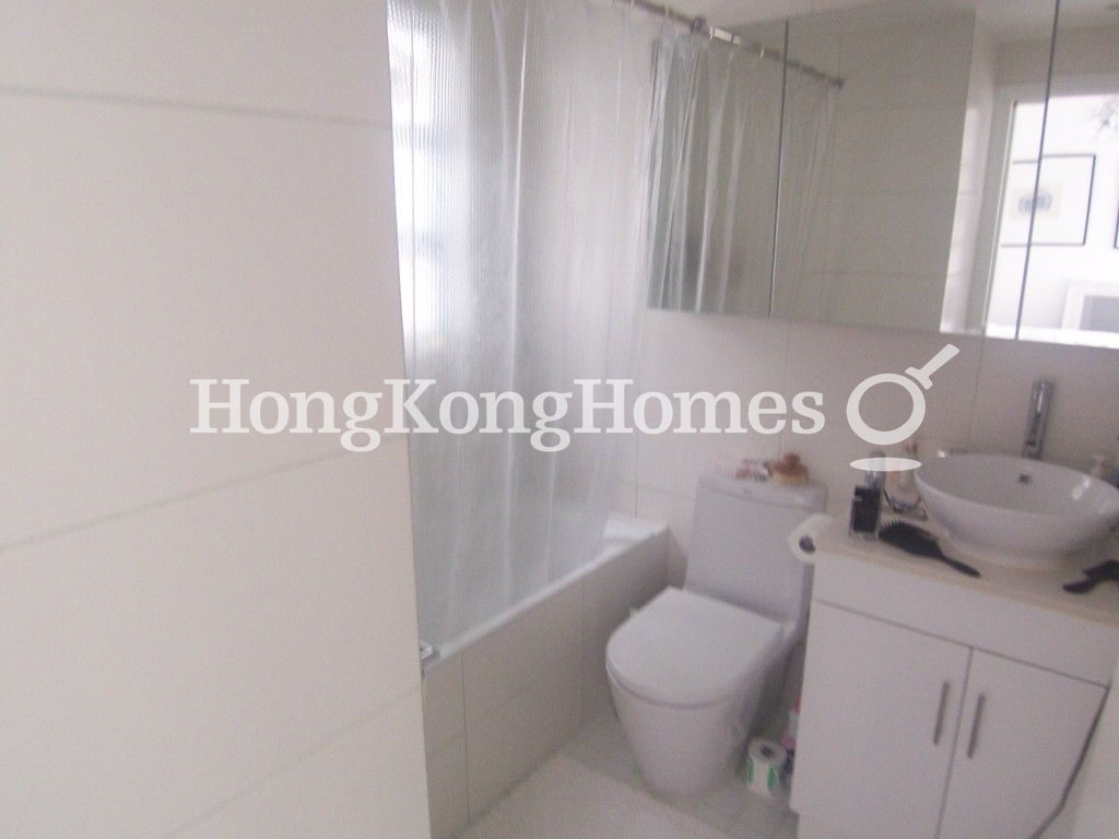 Master Bathroom — 駿豪閣，西半山