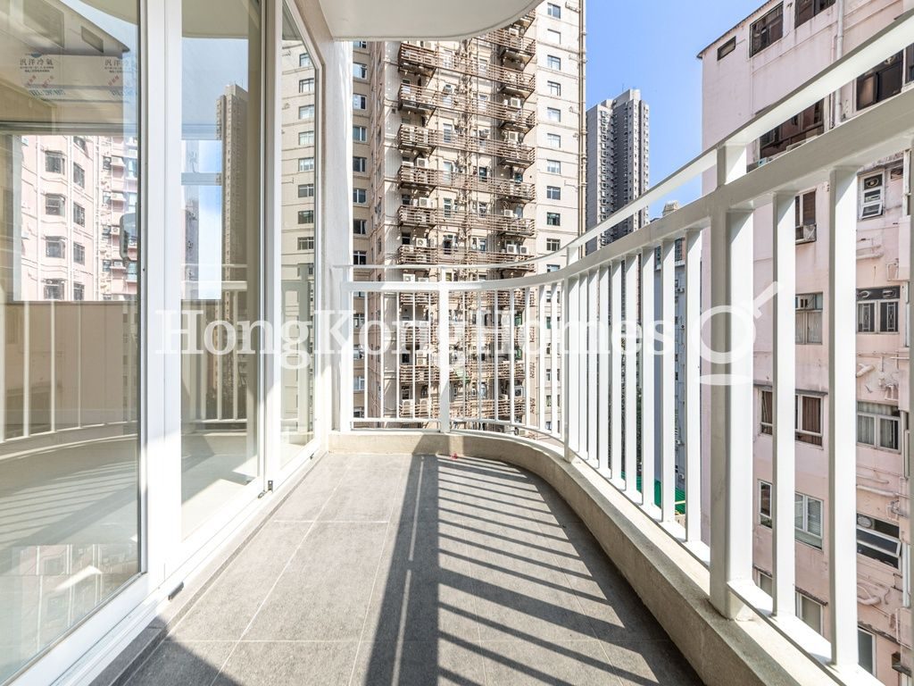 Balcony off Living and Dining Room — 華星大廈，西半山