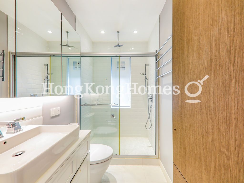 Guest Bathroom — 永富苑，跑馬地