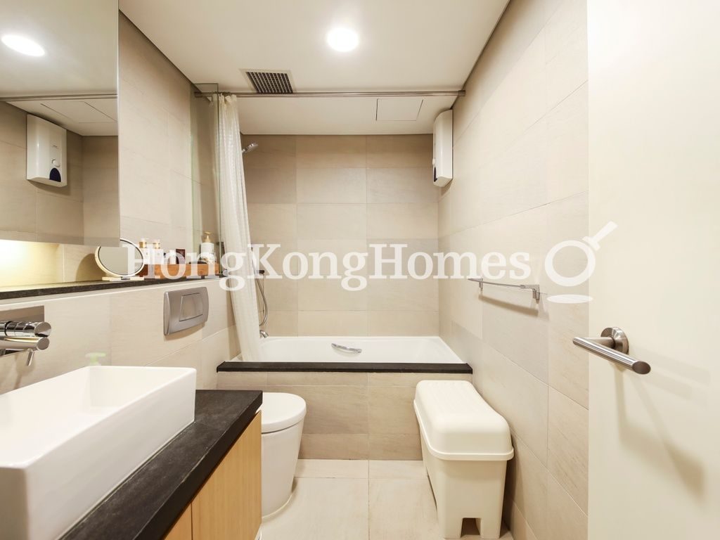 Guest Bathroom — Aqua 33，薄扶林