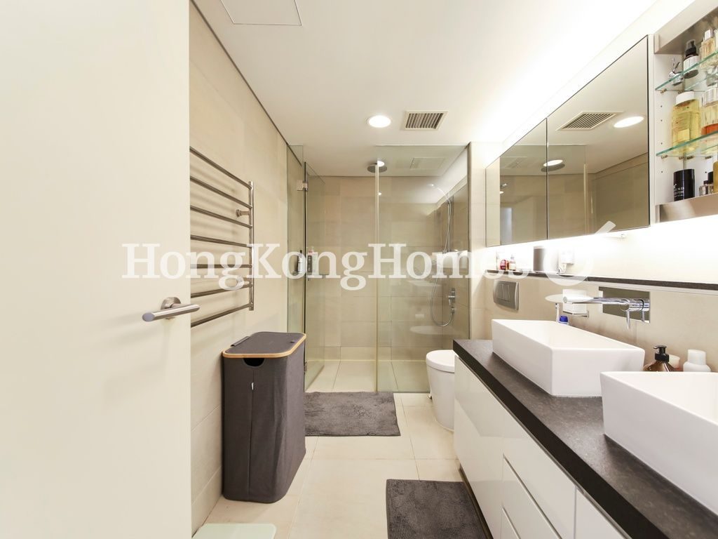 Master Bathroom — Aqua 33，薄扶林