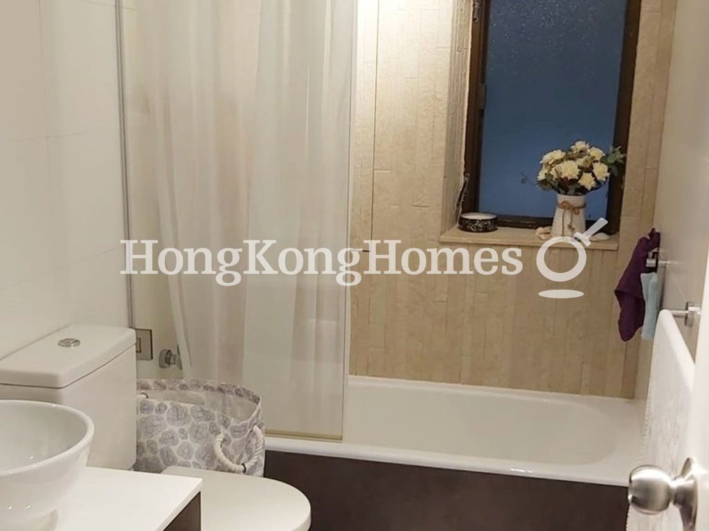 Master Bathroom — 怡林閣 - B座，薄扶林