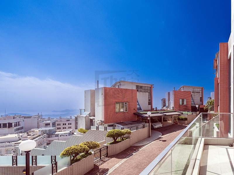 photo 2 — Sunshine Villa, The Peak