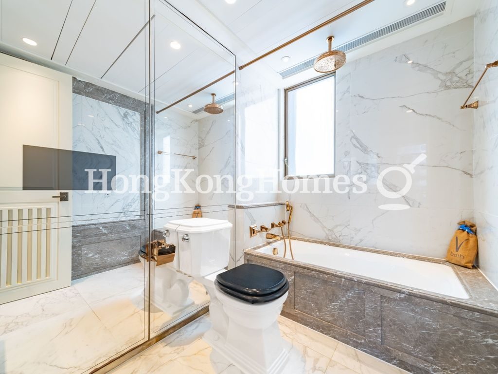 Second Ensuite Bathroom — Castle One，西半山