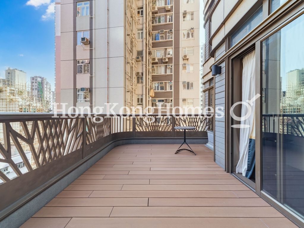 Terrace off Living and Dining Room — Castle One，西半山