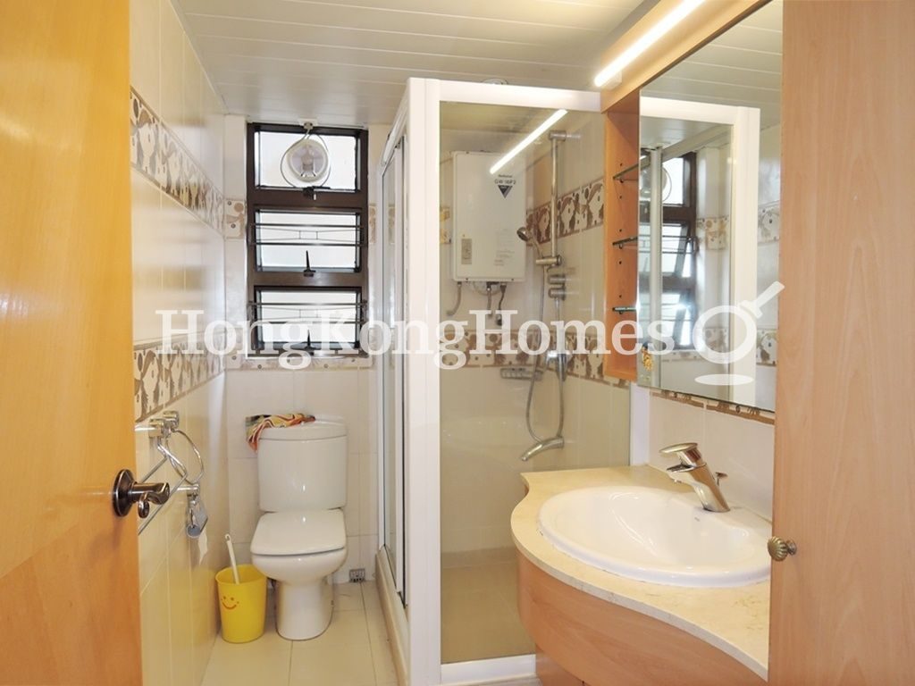 Guest Bathroom — 碧瑤灣 - 第20座，薄扶林