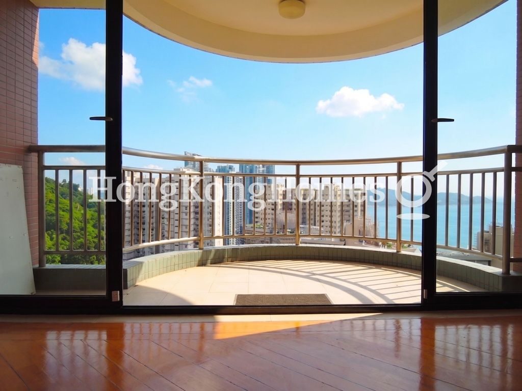 Balcony off Living and Dining Room — 碧瑤灣 - 第20座，薄扶林