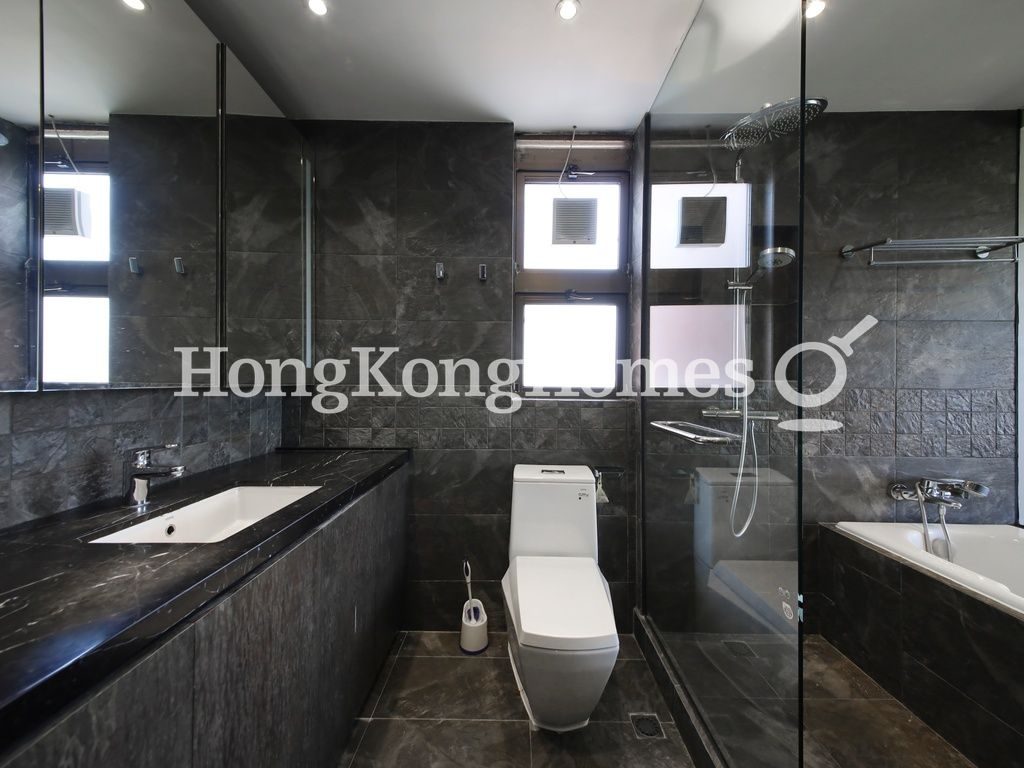 Master Bathroom — 陽明山莊 03座 山景園，淺水灣