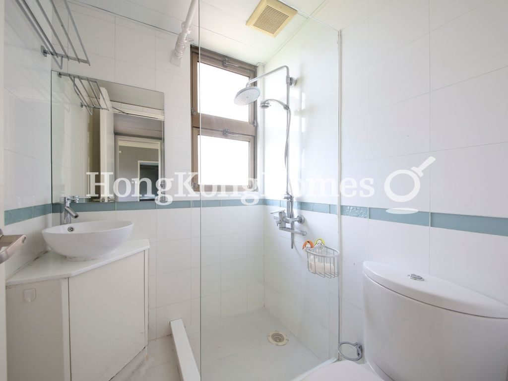Second Ensuite Bathroom — 陽明山莊 03座 山景園，淺水灣