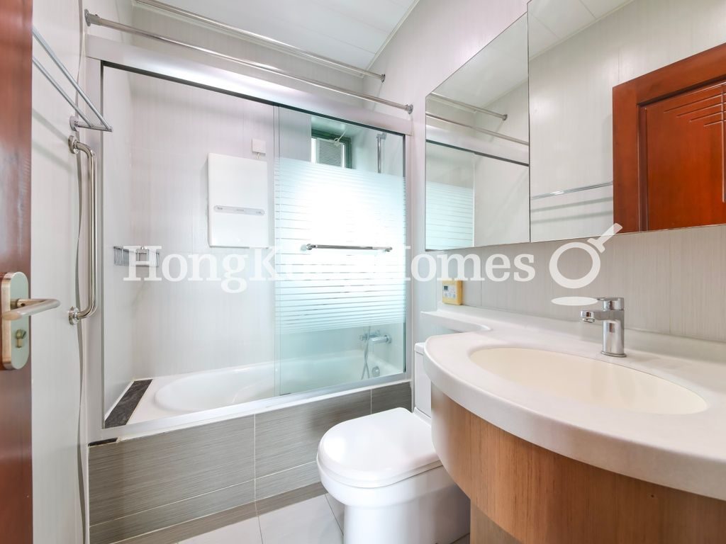 Master Bathroom — 大坑道 10號，大坑