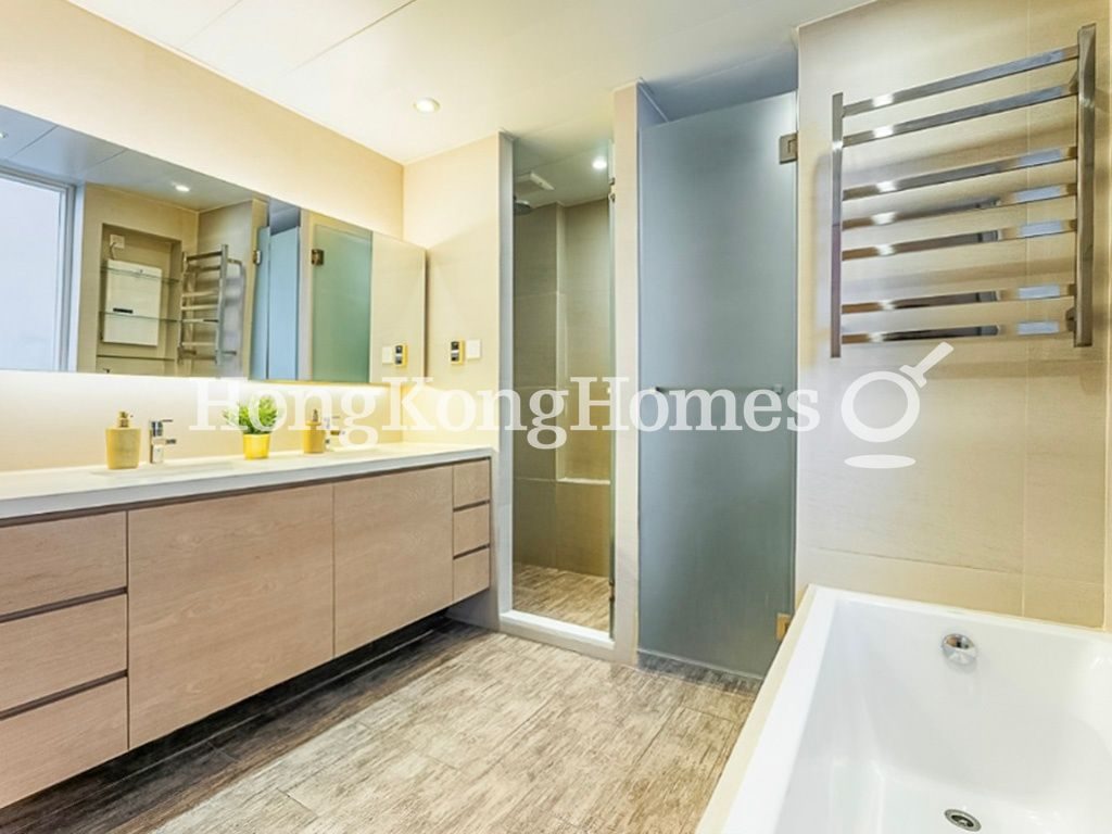 Master Bathroom — 百輝大廈，中半山