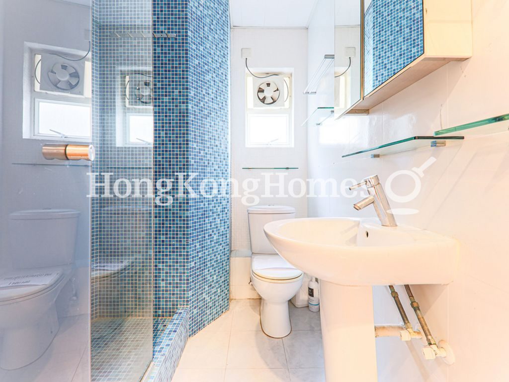 Master Bathroom — Albron Court, Mid-levels West
