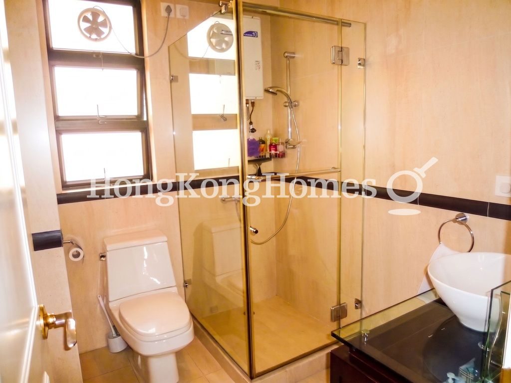 Guest Bathroom — 碧瑤灣 - 第18座，薄扶林