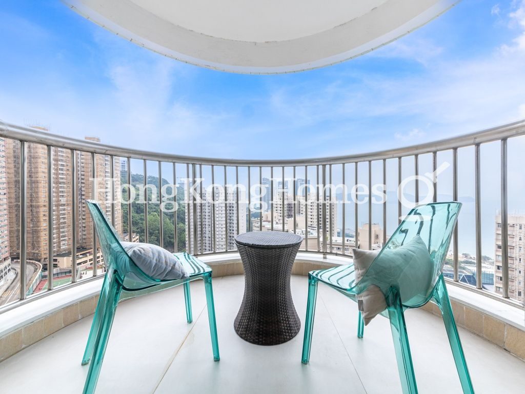 Balcony off Living and Dining Room — 碧瑤灣 - 第19座，薄扶林