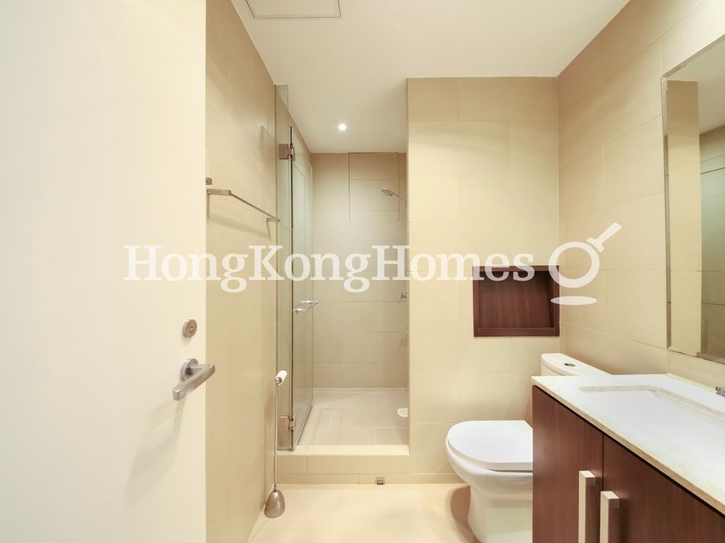 Guest Bathroom — 好景大廈，中半山