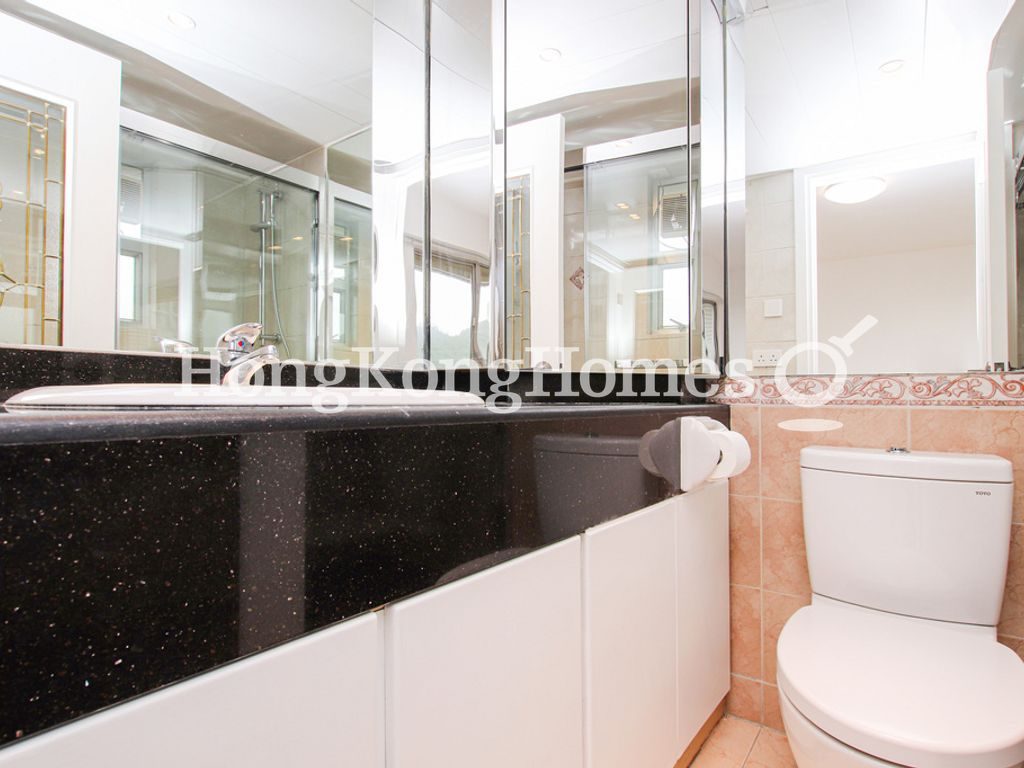 Master Bathroom — 賽西湖大廈 15座，北角半山
