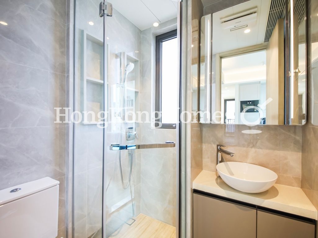 Guest Bathroom — 半山捌號，西半山