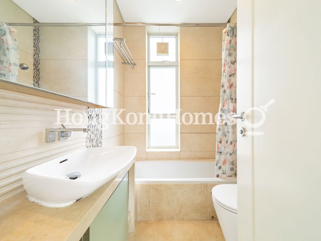 Master Bathroom — 干德道18號，西半山