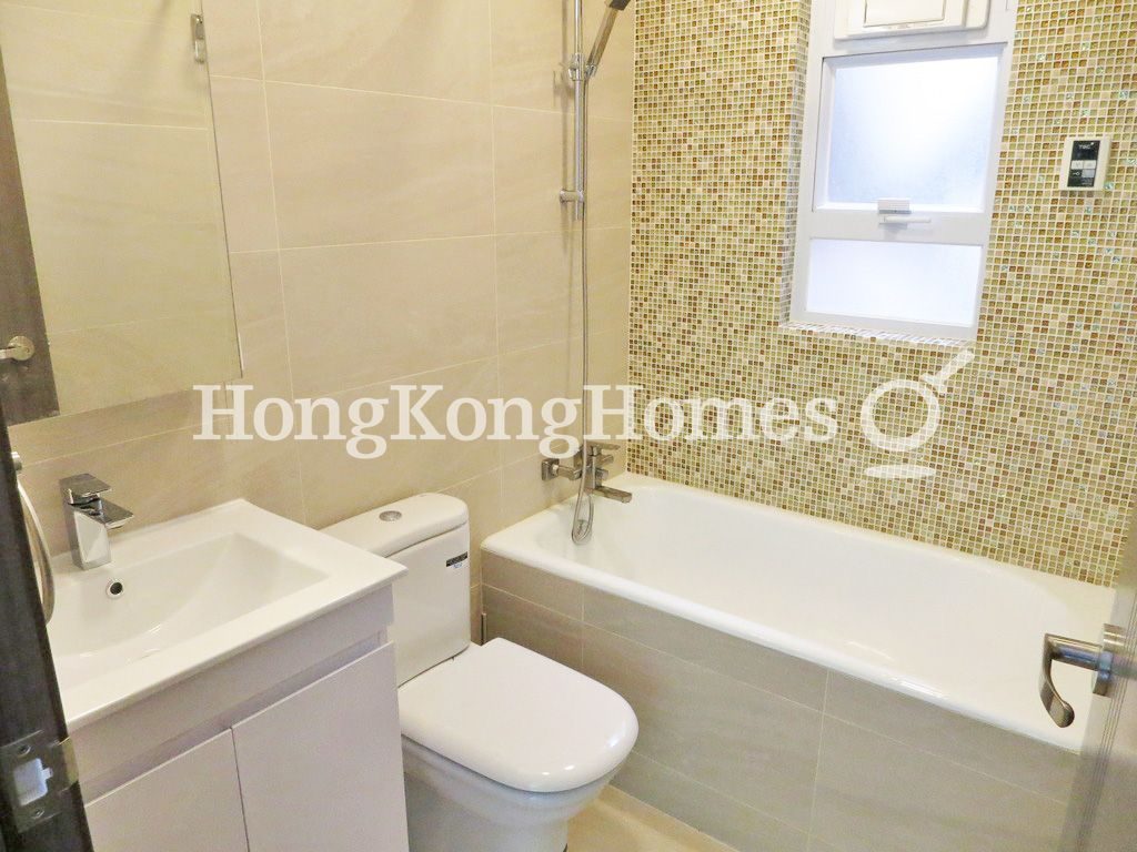 Master Bathroom — 景翠園，西半山
