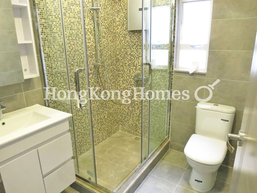 Guest Bathroom — 景翠園，西半山