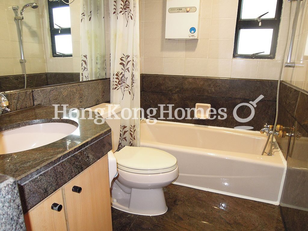 Guest Bathroom — Imperial Court - Block C, Mid-levels West