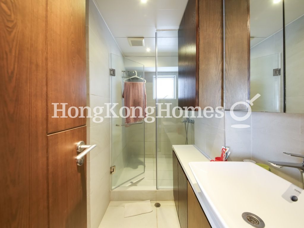 Master Bathroom — 景緻閣，薄扶林