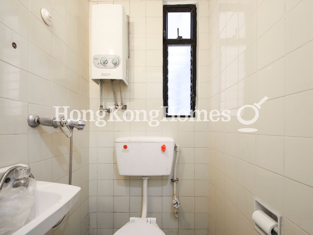 Maid's Washroom — Park Towers - Tower One, North Point