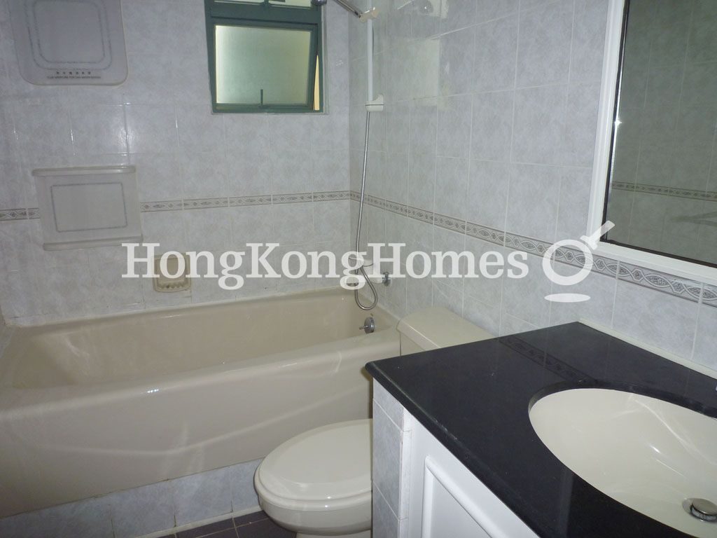 Guest Bathroom — 愉景灣 8 期 - 海堤居 - 海堤徑 (1-33 單)，愉景灣