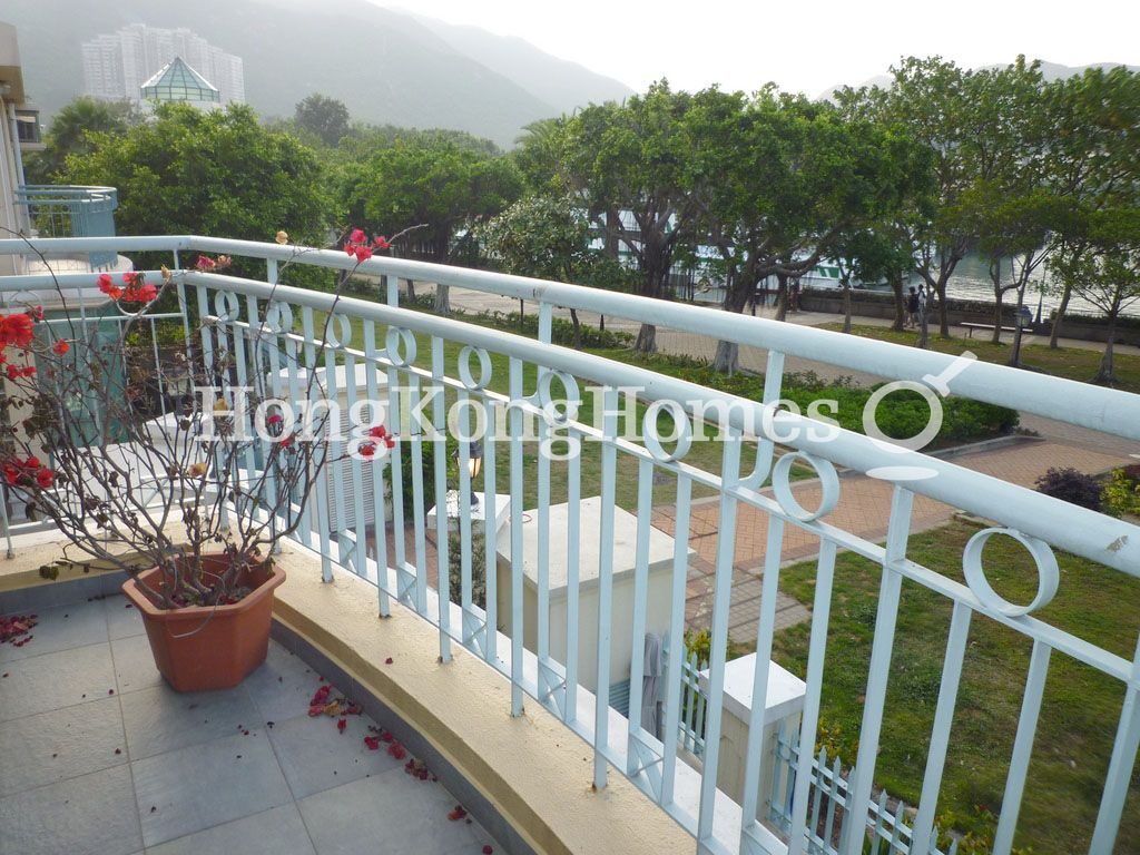 Balcony off Master Bedroom — 愉景灣 8 期 - 海堤居 - 海堤徑 (1-33 單)，愉景灣