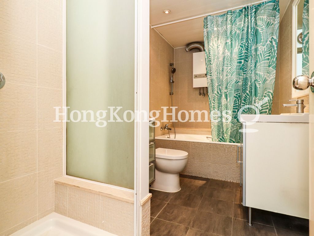 Guest Bathroom — 銀禧大廈，跑馬地