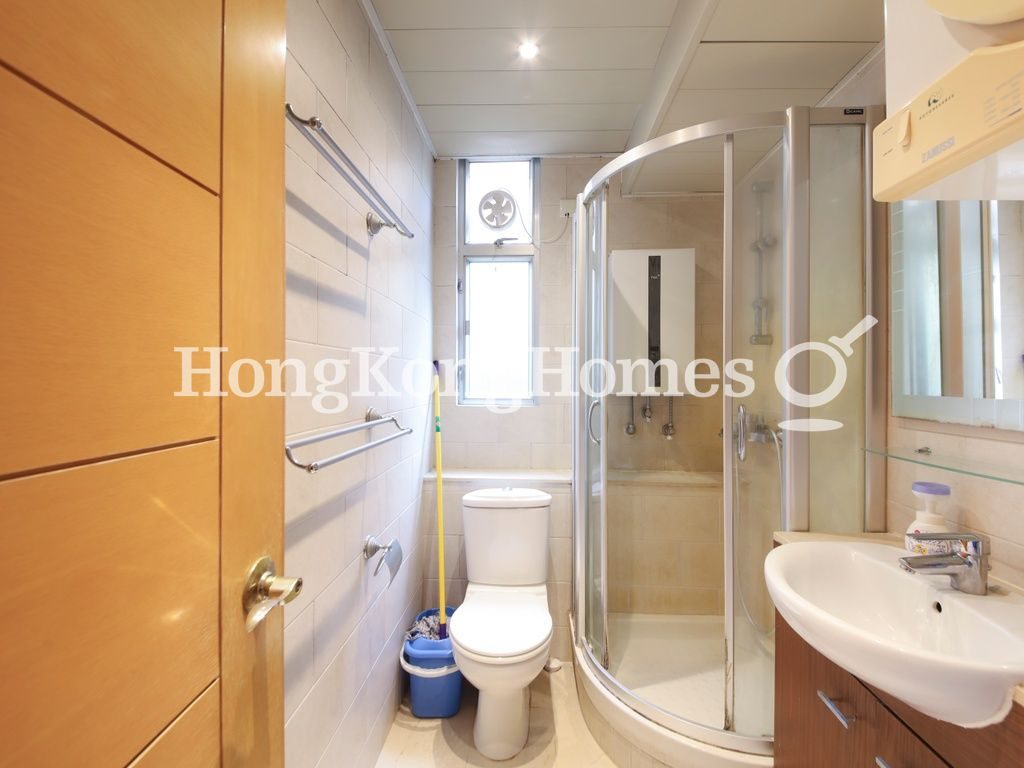 Guest Bathroom — Shung Ming Court, Happy Valley