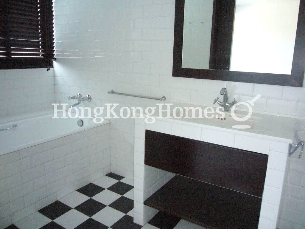 Second Ensuite Bathroom — Ruby Chalet, Sai Kung