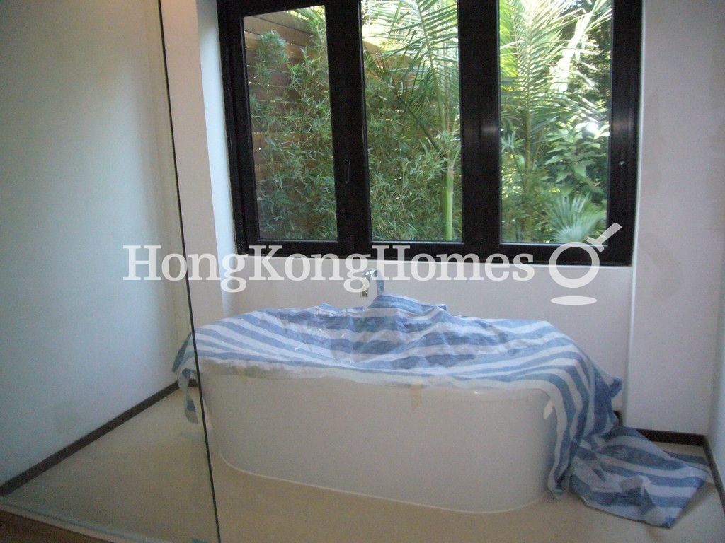 Master Bathroom — Ruby Chalet, Sai Kung