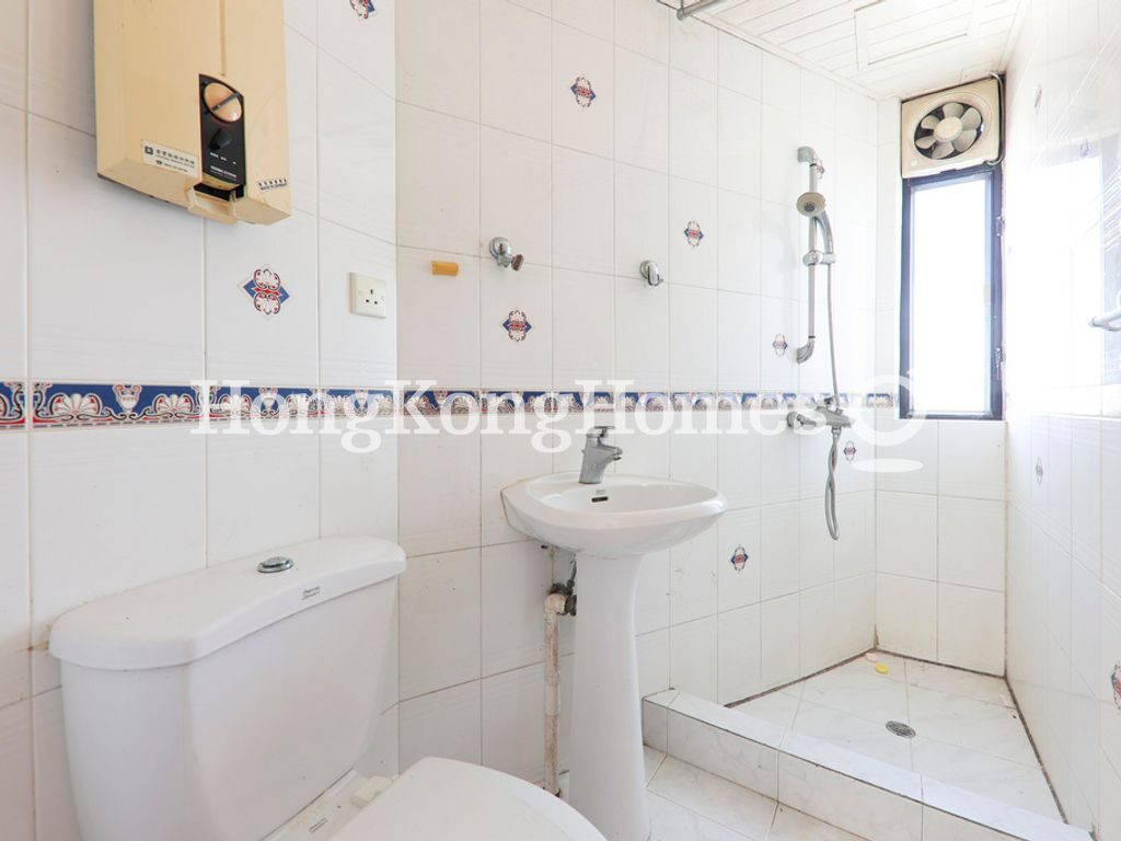 Guest Bathroom — 海景台，北角半山