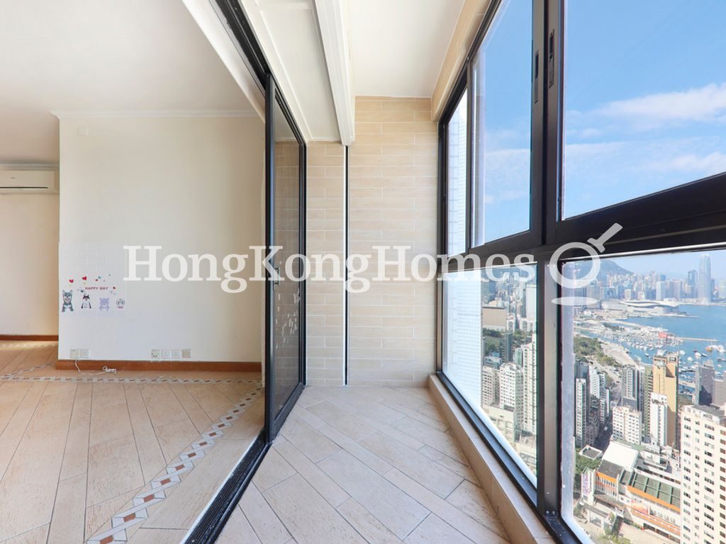 Enclosed Balcony off Living & Dining Rm — 海景台，北角半山