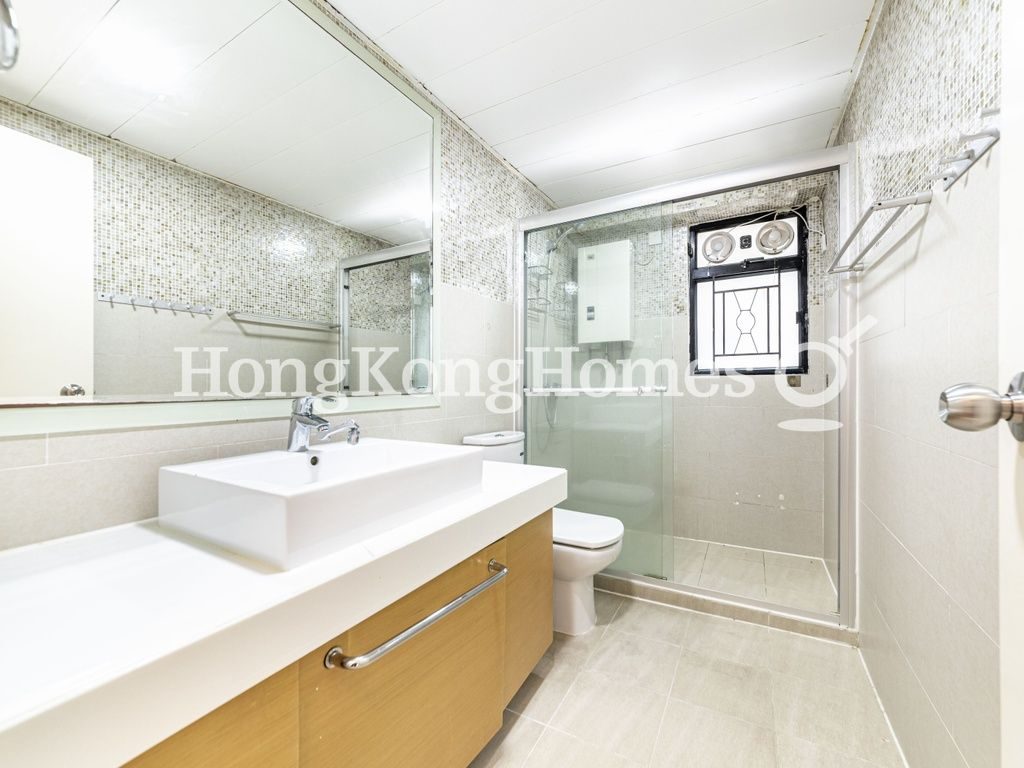 Guest Bathroom — The Grand Panorama II, Mid-levels West