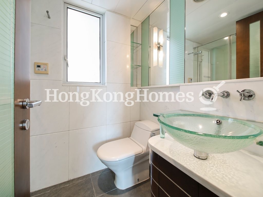 Guest Bathroom — 君臨天下1座，尖沙咀