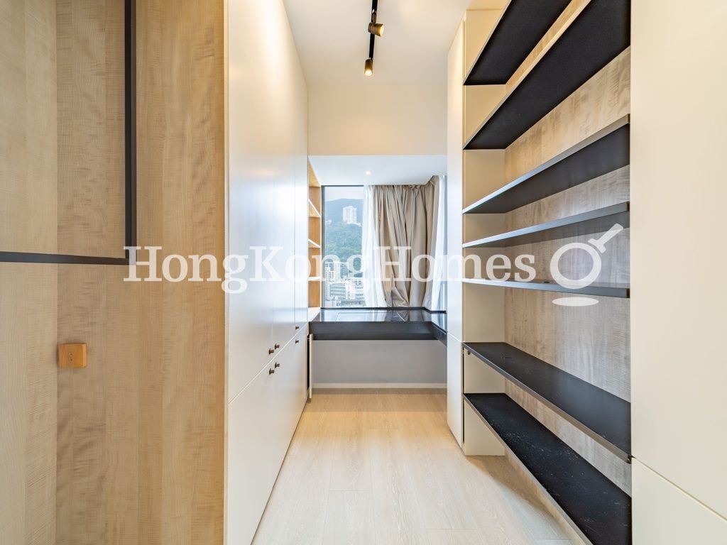 Built-in Wardrobe in Master Bedroom — 萃峯，灣仔