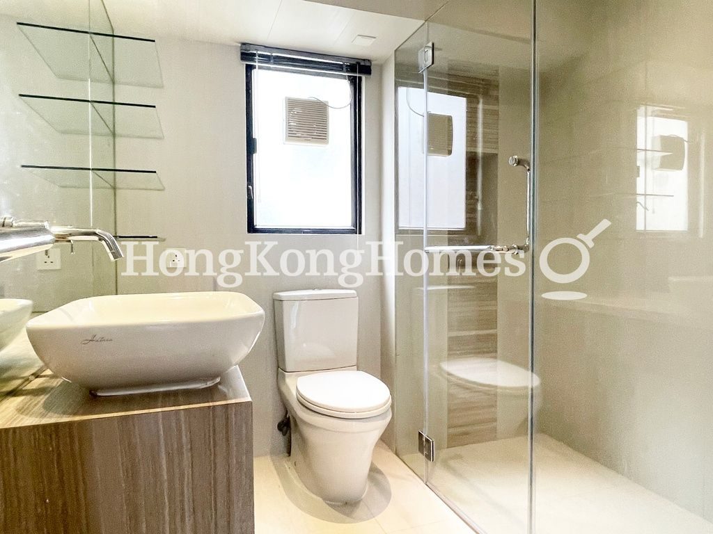 Guest Bathroom — The Royal Court, Mid-levels Central