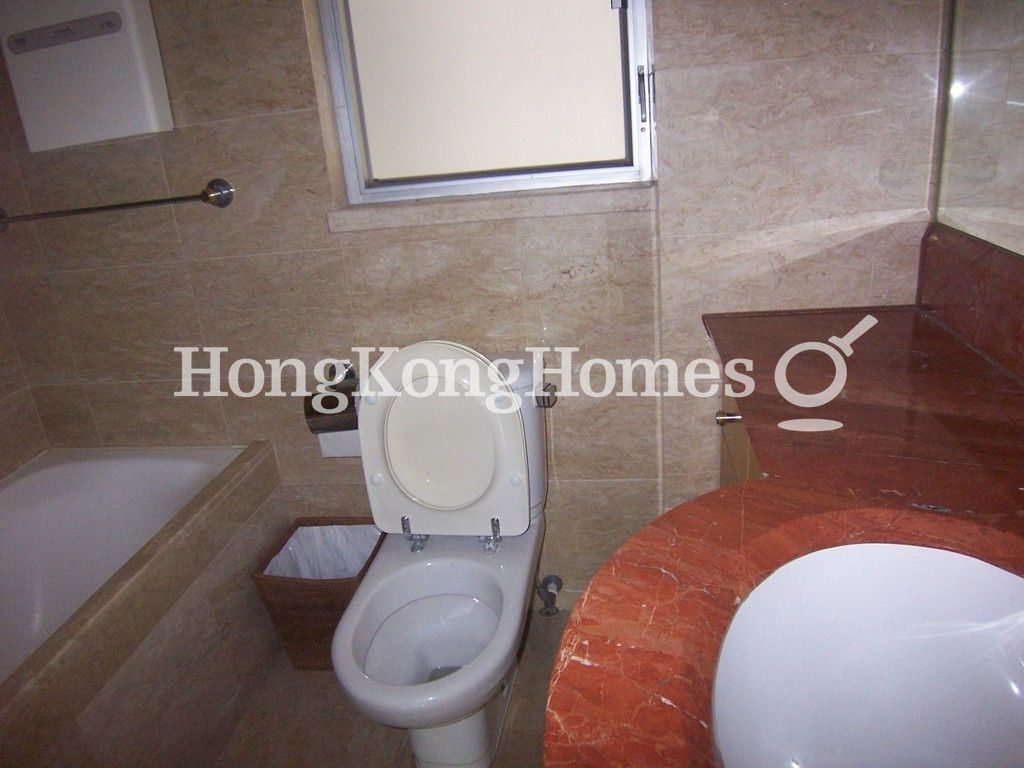 Guest Bathroom — 漾日居 - 第05座，尖沙咀