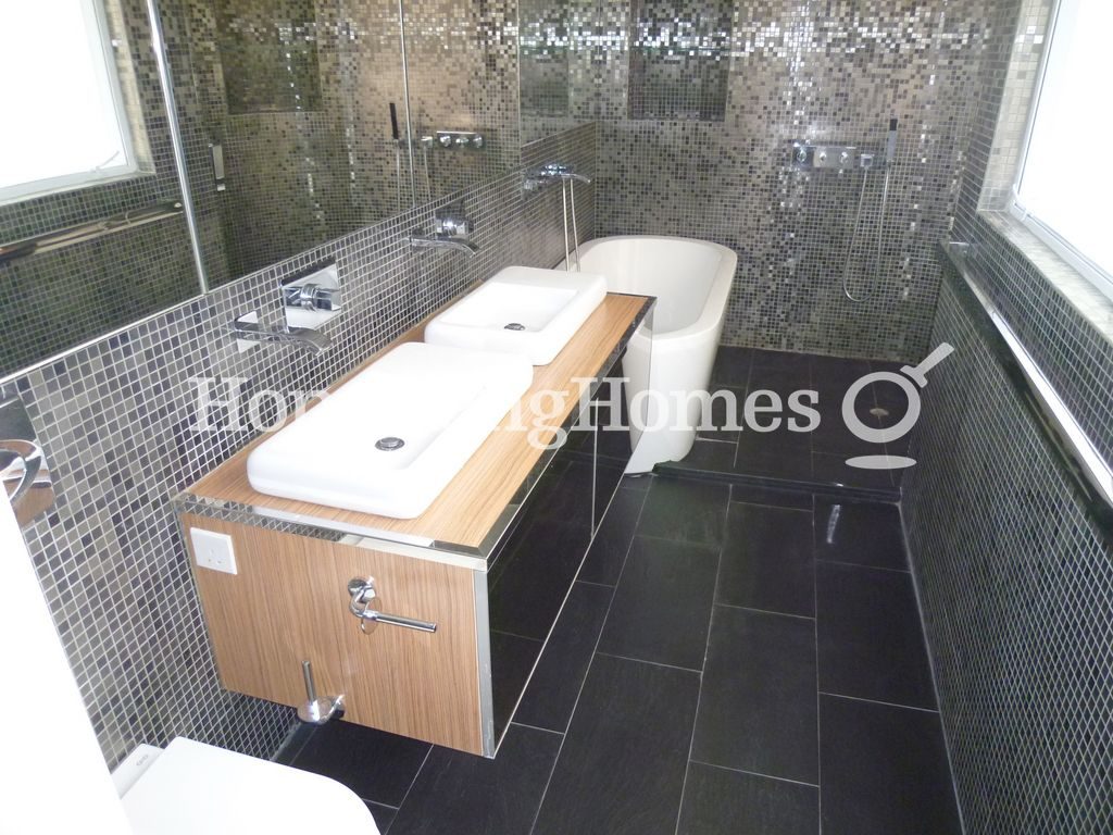 Master Bathroom — 華星大廈，西半山