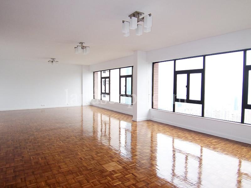 photo 2 — Leon Court, Midlevels East