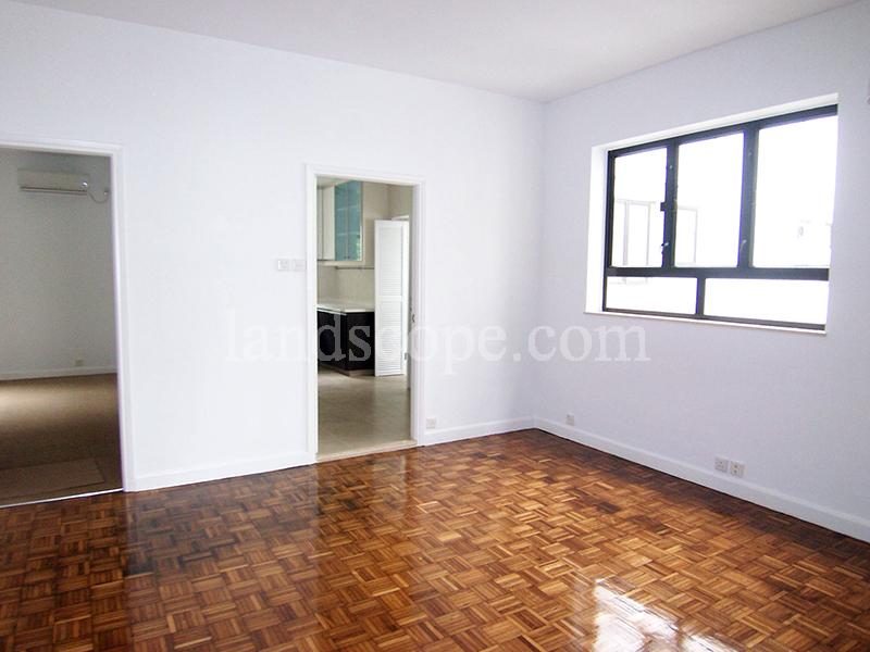 photo 3 — Leon Court, Midlevels East