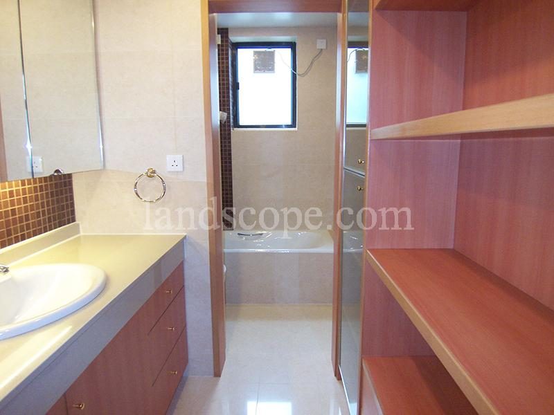 photo 5 — Leon Court, Midlevels East