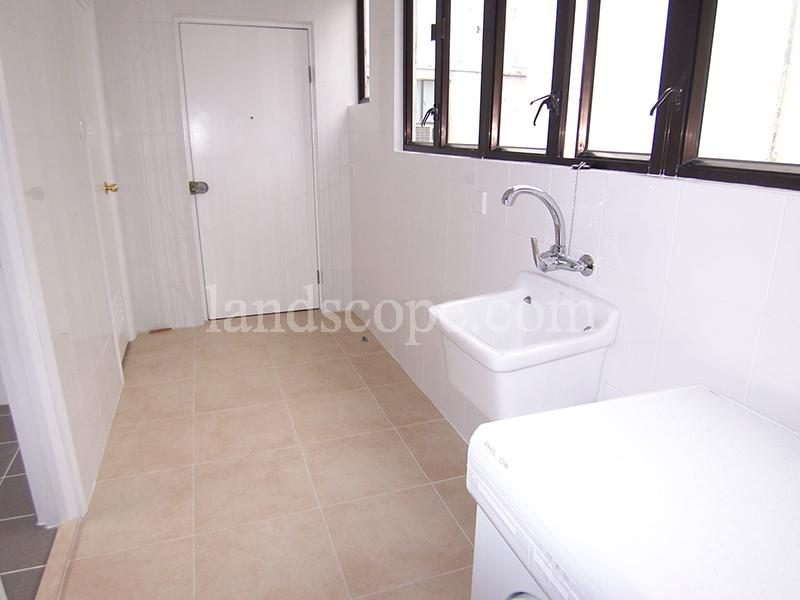photo 10 — Leon Court, Midlevels East